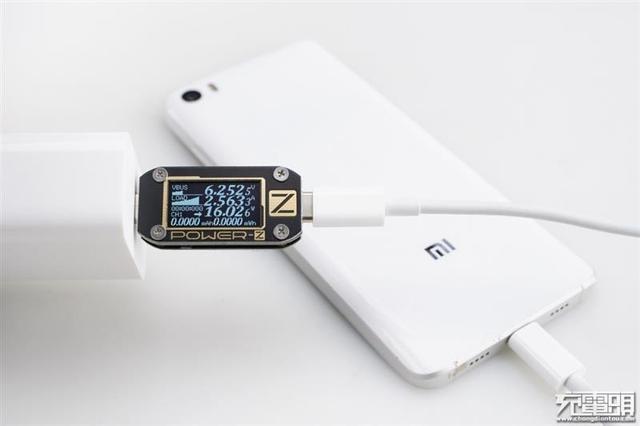 #环球网#体积缩减27% 小米65W PD充电器评测