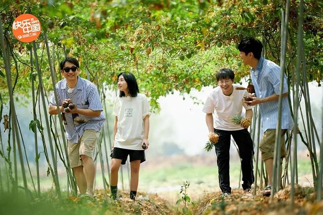 鹿畔阳光|心疼！继“彭昱畅女友”挂热搜一周，彭彭在《向往的生活》又挂七