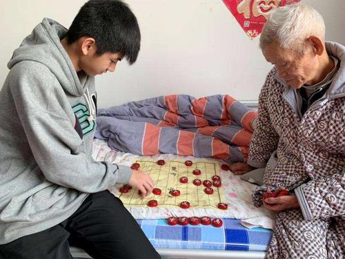 为什么父母心甘情愿被孩子“啃老”，退休老人说出心声，让人感慨