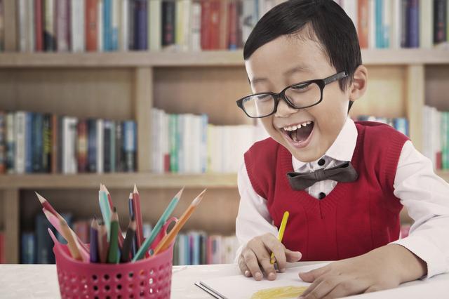 【超级宝妈】孩子拖拉爱磨蹭,用好“4叶草法则”比你催100遍更管用