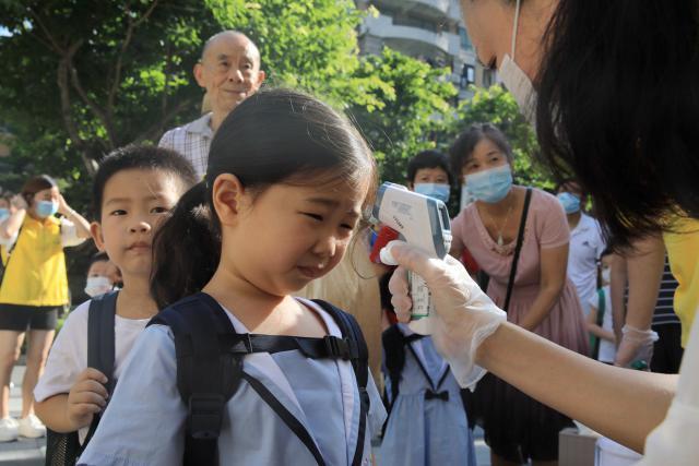 新华网客户端|图集|小萌娃“回笼”,深圳1537所幼儿园今日开园