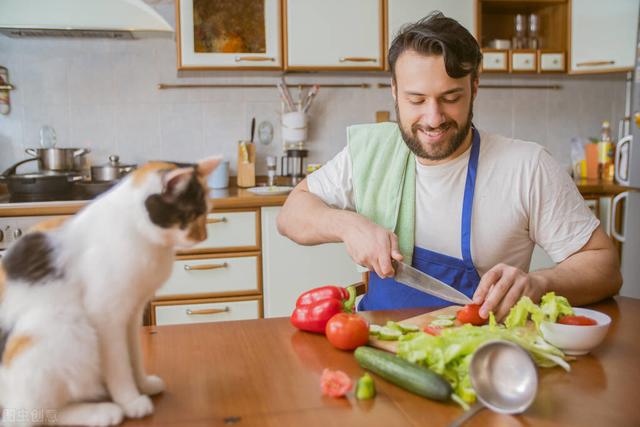 男性到了中年，需要补充3种微量元素，5种维生素，身体更健康