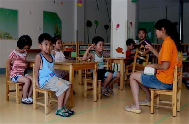 超级宝妈▲故事：幼儿园老师直言：“孩子家境怎么样，看穿着就知道用不着画车标”