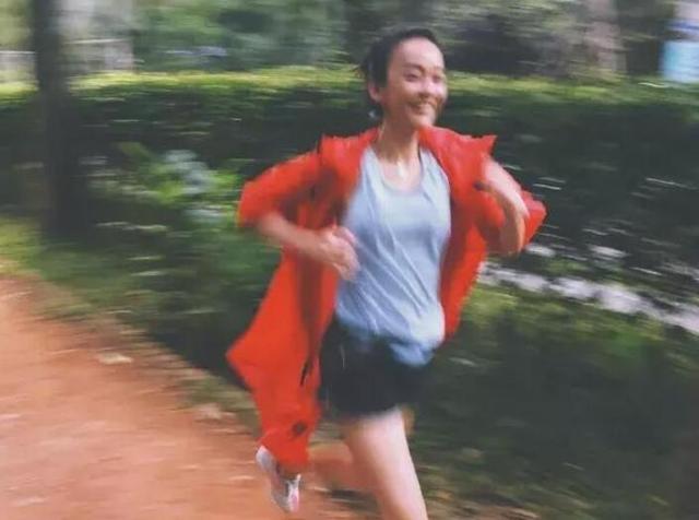 [你的育儿经]90后孕妈想当“苗条孕妇”，模仿女明星怀孕跑步，医生：不鼓励