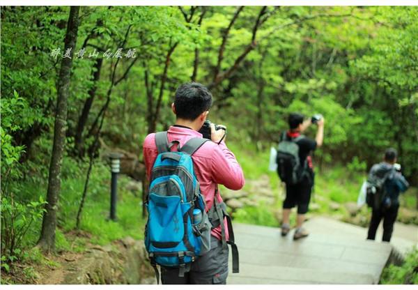 在路上▲天下第一奇山,风景优美奇松怪石,游客慕名而来