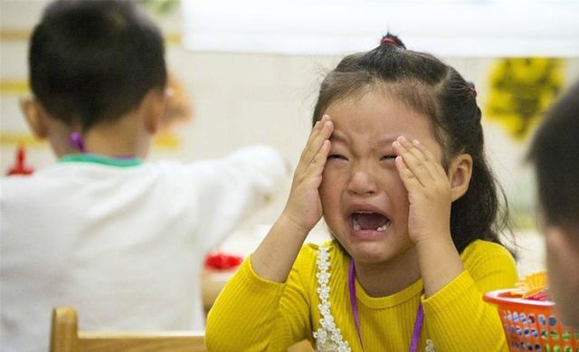 得不到糖的小孩|资深幼师直言：第一次上幼儿园不哭的娃，大多来自这“3种家庭”