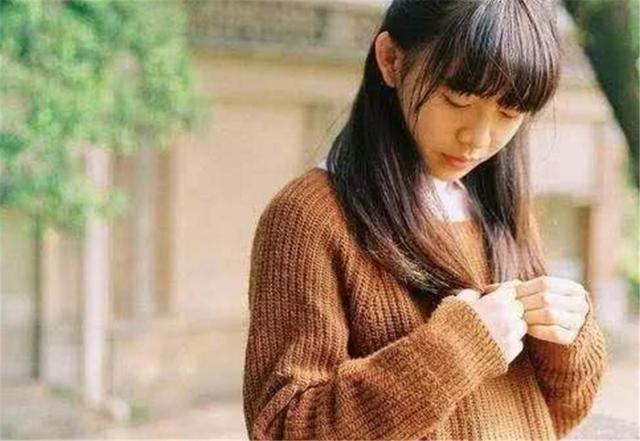 【你的育儿经】女儿来“大姨妈”变得不爱说话，聪明妈妈会说这3句话，很受用
