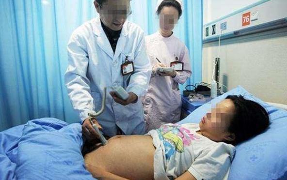「超级宝妈」40岁高龄孕妈怀二胎，婆婆说肚里的娃死了才好，分娩后感谢婆婆