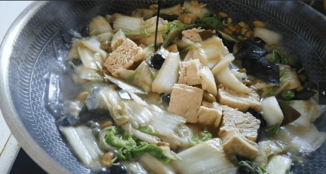 北方人的家常菜：海带白菜烧冻豆腐