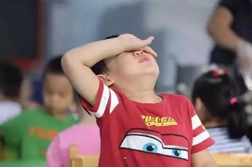 超级宝妈▲别太早送孩子去幼儿园，危害往往在娃上小学时爆发，父母还不知道
