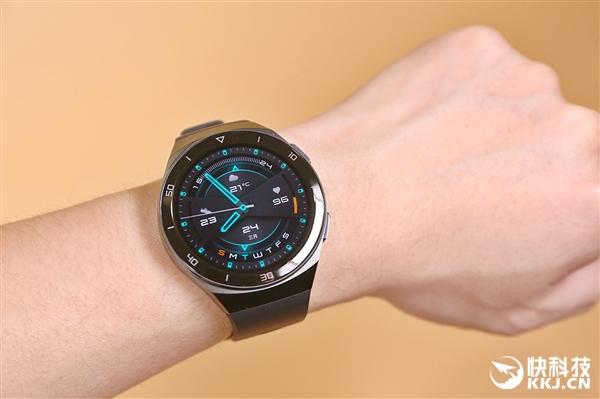 环球网@支持100种运动模式 华为Watch GT2e曜石黑开箱图赏