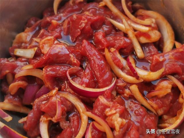 烤牛肉的家常腌制方法，肉嫩不腥膻，和烤肉店味道一样好吃