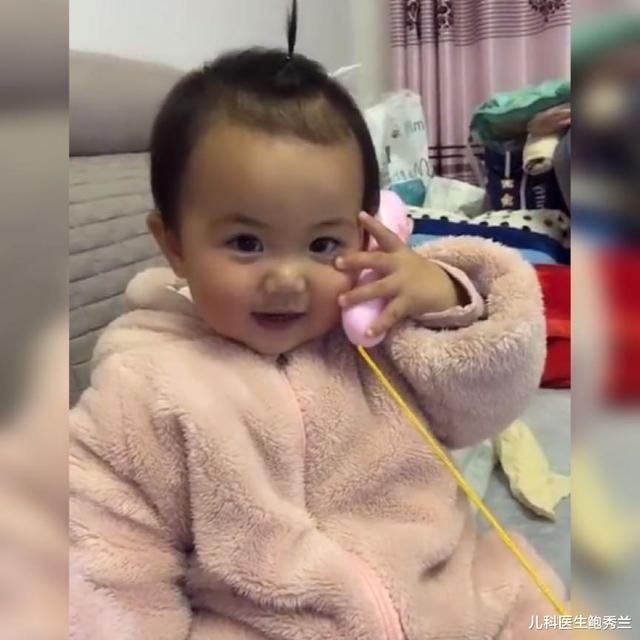 【超级宝妈】宝宝用卡通手机给爸爸打电话走红，网友：准确抓住了每句话的精髓