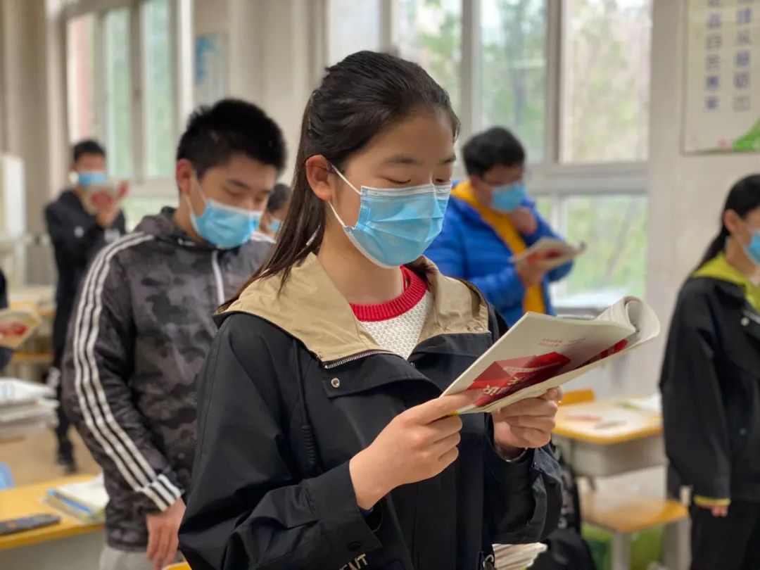 暖先生格调：第一批复课的孩子怎么样了？揭秘来啦！张文宏这样寄语复课的孩子……
