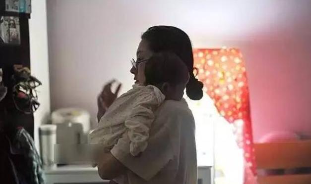 超级宝妈■宝宝吃完夜奶睡着了,需要拍奶嗝叫醒吗?正确做法宝妈了解一下