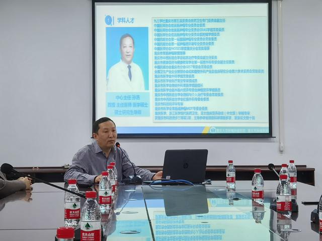 医院|推动“一网一链”肿瘤防治体系建设 重庆大学附属肿瘤医院在巫山开展学术交流与义诊活动