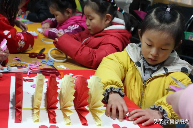 湖北英山县县直机关幼儿园举行“情满童心 传承经典”活动