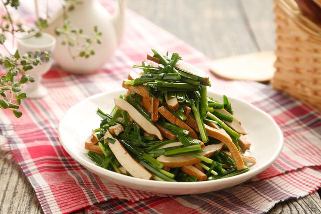 韭菜炒豆干，鲜香入味的美味家常菜，营养丰富的下饭菜，做法简单