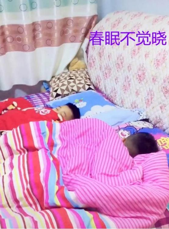【你的育儿经】2岁妹妹替哥哥上网课、写作业，网友：全网最操心的“尿不湿”