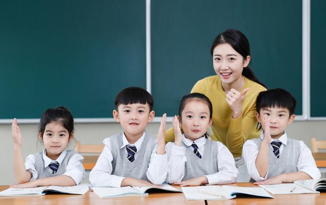 #你的育儿经#作为老师，你会整天逼自己的孩子学习吗？老师流泪了