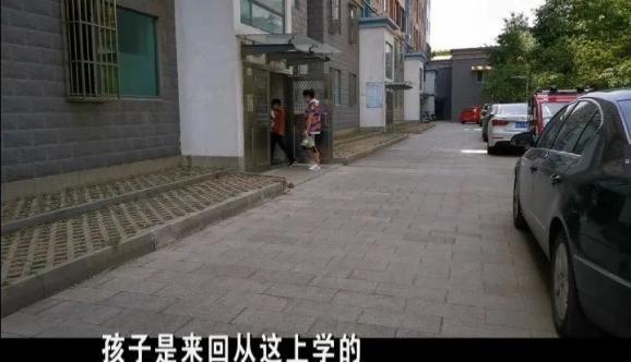 人民日报济南一小区天降菜刀,警方已介入调查