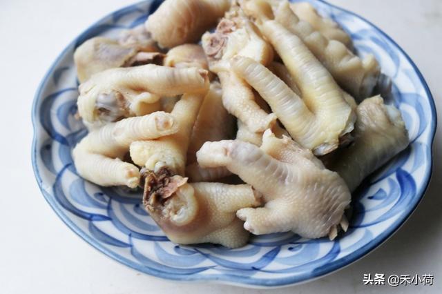 鸡爪最香的做法，连锅都想吃了，酱香浓郁，一次两斤不够吃