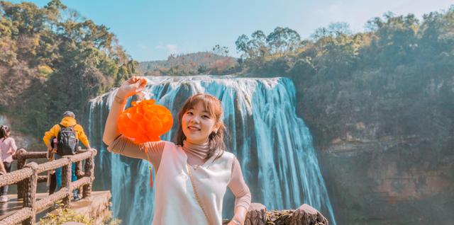 #玩乐足迹#景区打卡照别再扯丝巾了！这五种简单姿势让你回到18岁