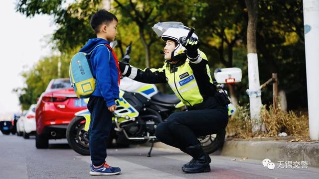 超级宝妈|儿童节快乐丨交警叔叔,永远守护在你身边(开启线上交通安全体验课)