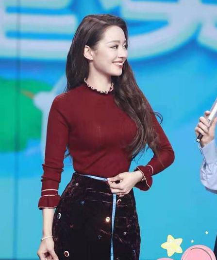 吉娜孕7月又晒身材，被吐槽过度营销，网友：别再误导孕妇形象