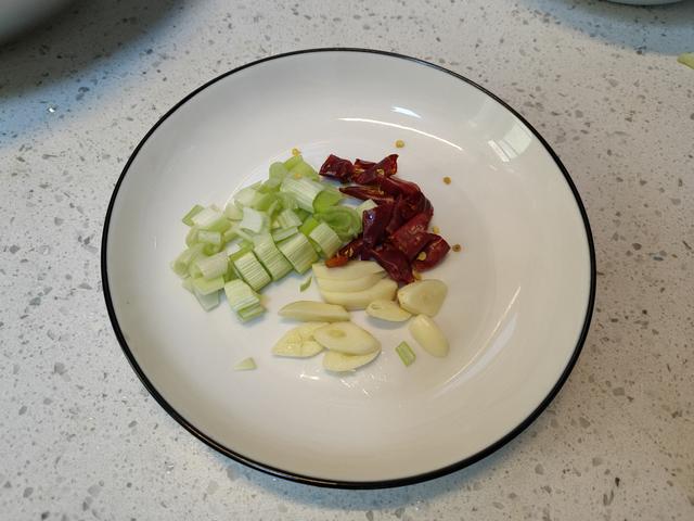 炒白菜，什么时候放醋是关键，顺序弄对了，脆爽好吃不出汤