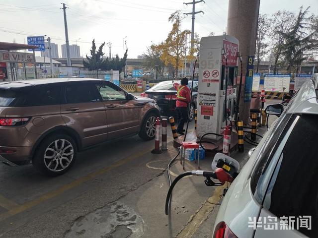 12月3日24时油价或迎“两连涨”青岛车主闻风而动排队加油