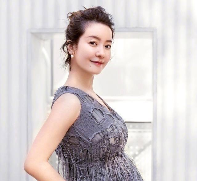 因戏生情,没想到戏外“小燕子”和“尔康”的婚后生活这么甜|资讯早知道