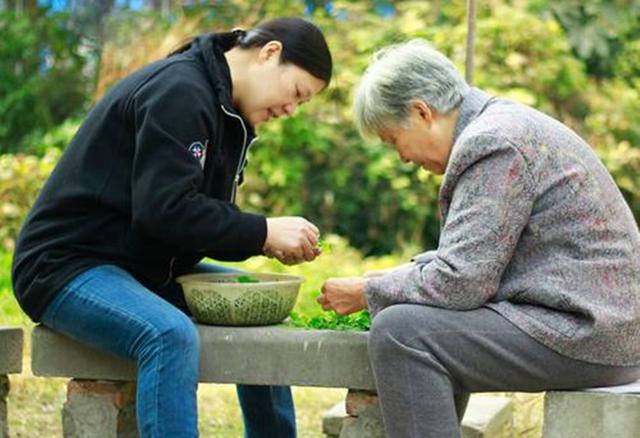 「超级宝妈」“奶完孩子掀了桌子”,产后这4种家庭冷暴力,希望你没遇到过