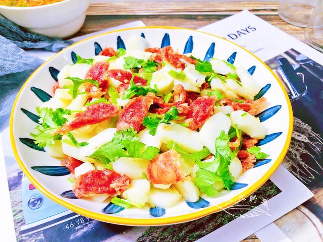 这菜在南方正当季，4块钱能买两斤，配上腊肠爆炒，给肉都不换