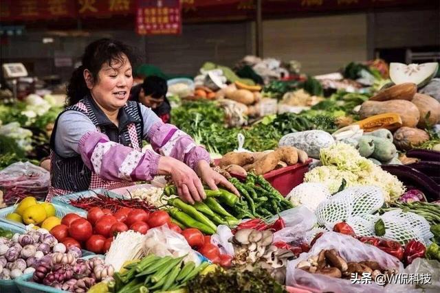 小摊贩跟巨头的对抗：鸡蛋碰石头，“抢饭碗”根本不是优胜劣汰