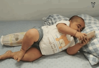 超级宝妈:孩子爱玩手机?家长可以试试这2个方法,帮孩子戒掉“手机瘾”