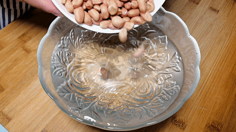 饭店拌花生为啥入味好吃？窍门原来在这里，咸香适口，越嚼越香