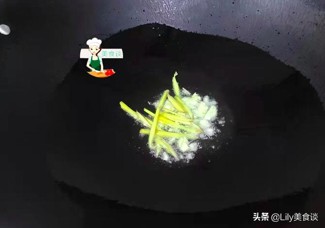 冬天，最馋萝卜此做法，鲜甜又营养，家人爱吃，应季而食温暖过冬