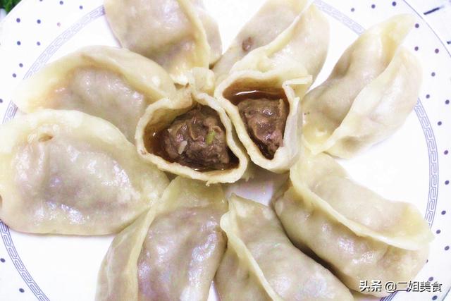 冬至多吃牛肉馅饺子，调料水和打馅不能忽略，教您2招，鲜嫩多汁
