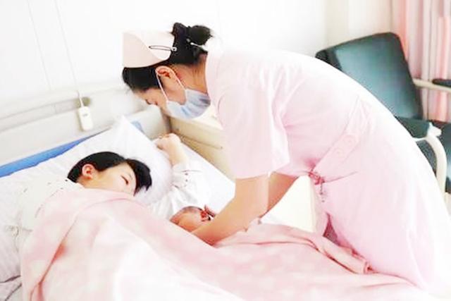 「超级宝妈」母乳放大1000倍是啥样？结果让妈妈们十分意外：不给娃早断奶好了
