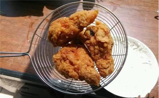 肯德基分布全球，员工那么多，为啥没人能“偷师”炸鸡配方？