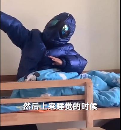 幼儿园老师PS和爱莎“合影”引小朋友羡慕，孩子惊讶地问：怎么认识的？