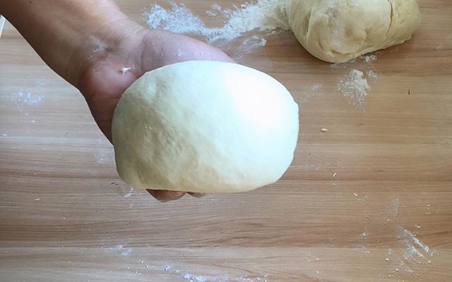 入冬后我常做它，肉松手撕面包，柔软拉丝，早餐吃的饱暖和精神足