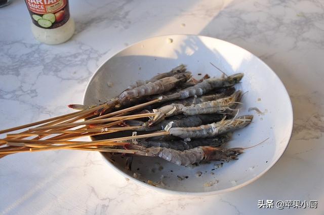 天冷在家能独享撸串快乐，烤一炉不够一人吃，鲜香入味，我家常吃