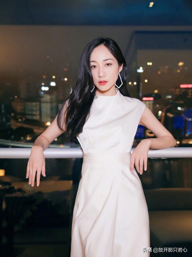 思小沫|37岁韩雪浦江夜景照气质高雅，干练且脱俗，依旧是我们心中的女神