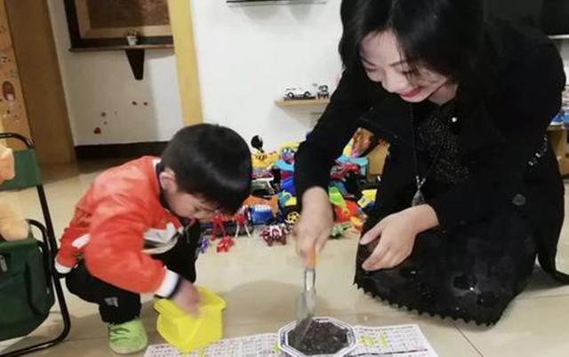 『超级宝妈』幼儿园老师让孩子画家里“户型图”，家长不解：这是在调查家底吗