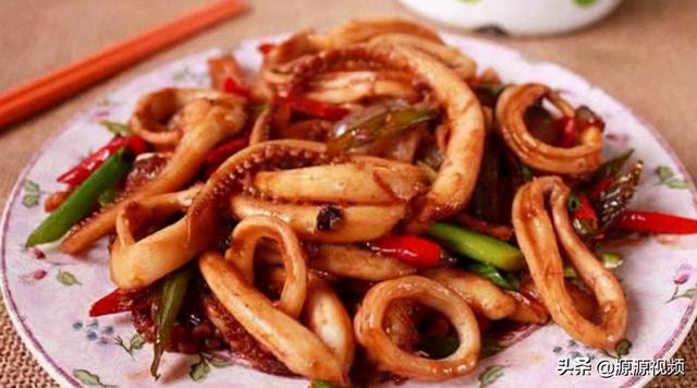 美食推荐：干锅多宝鱼，酱爆鱿鱼，茄汁棒棒虾，私房烤玉米的做法