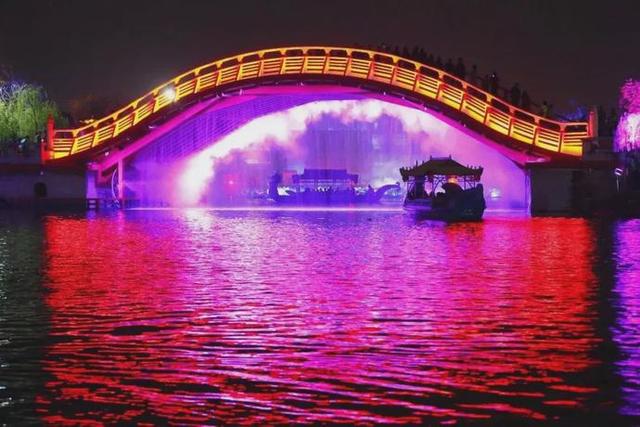 我的天！蔡徐坤、Angelababy、郭麒麟等跑男家族成员齐聚清明上河园！穿宋装、玩穿越，一起揭开这里的神秘面纱|影视交流地