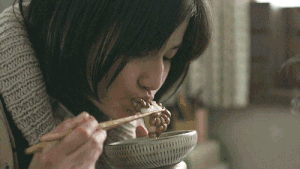 这个0.8L的迷你电饭煲，竟煮饭、煮粥、煲汤、蒸菜样样精通