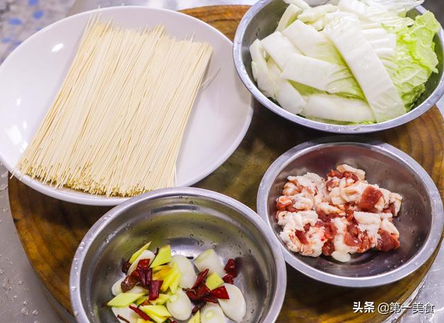 想吃炒面要先煮吗？真正的懒人用干挂面，10分钟做出美味炒面